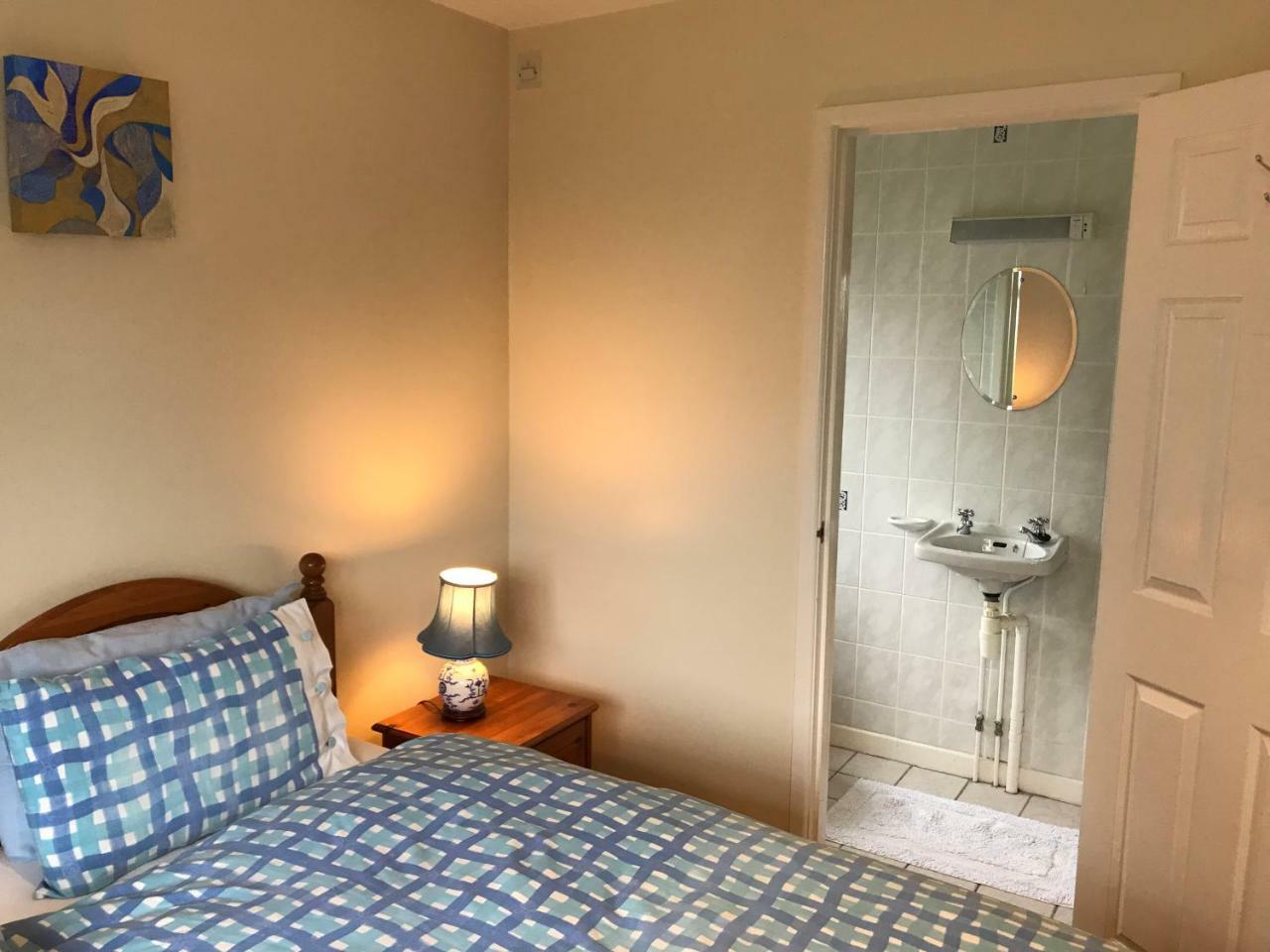 Barnfield Bed And Breakfast Downton  Екстер'єр фото